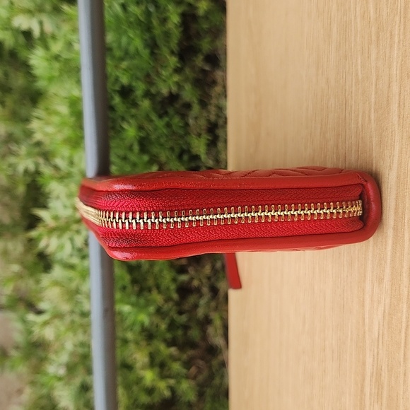Tory Burch Red and Gold Wallet - Picture 2 of 11